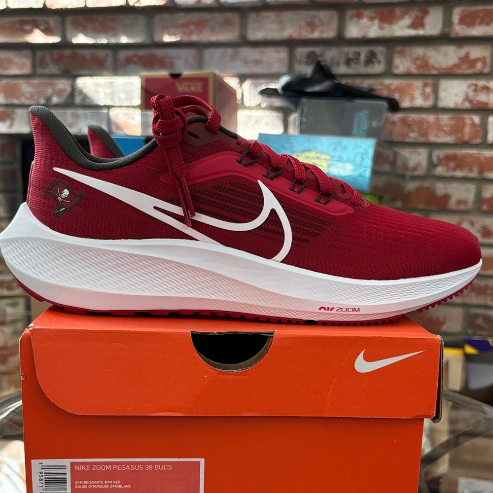 Nike Zoom Pegasus 39 NFL Tampa Bay Buccaneers DR2062-600 Men’s Sizes